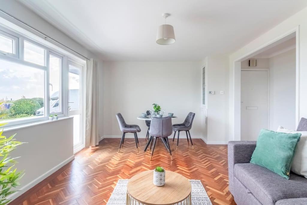 Spacious Sea View 2 Bedroom Sleeps 6-Free Parking Bournemouth Exterior foto