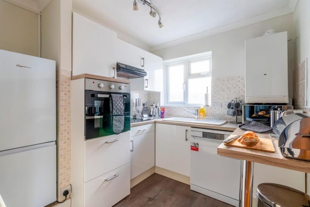 Spacious Sea View 2 Bedroom Sleeps 6-Free Parking Bournemouth Exterior foto